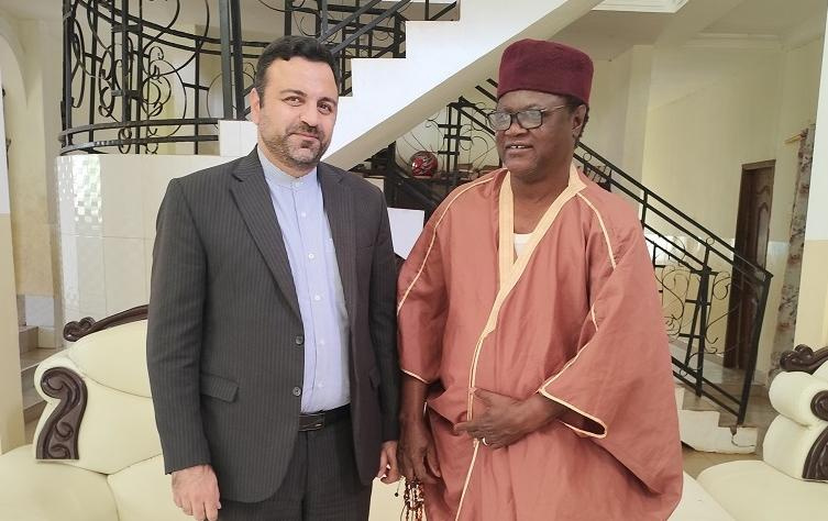 زبان فارسی دریچه ای برای فهم بهتر جهان است