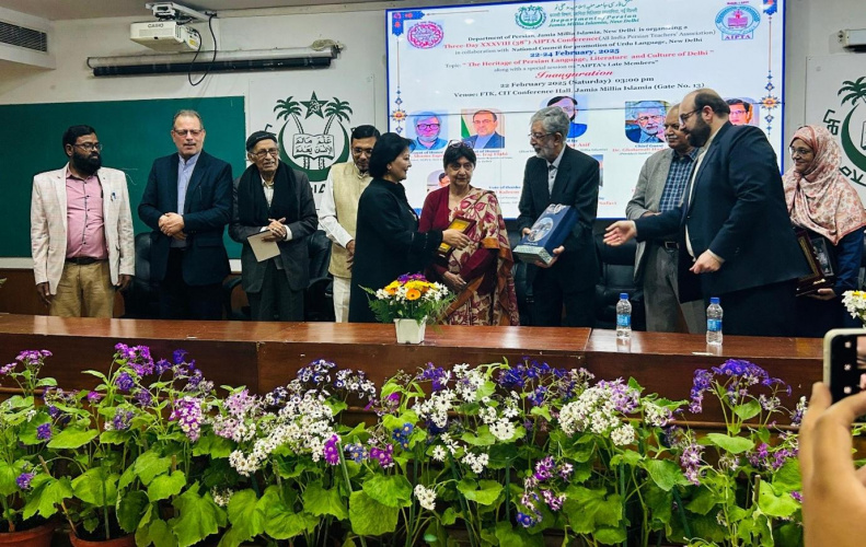 اعطای جایزه سعدی به خادمان زبان فارسی در هند