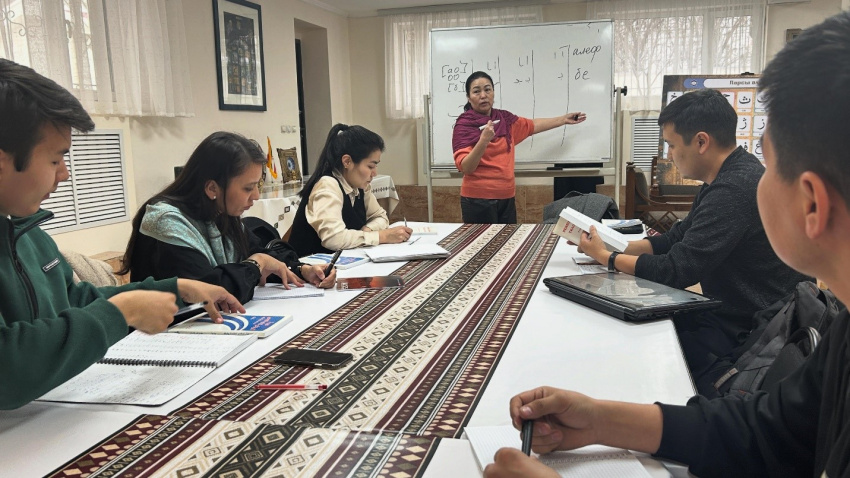 آغاز دوره آزاد آموزش زبان فارسی در قزاقستان