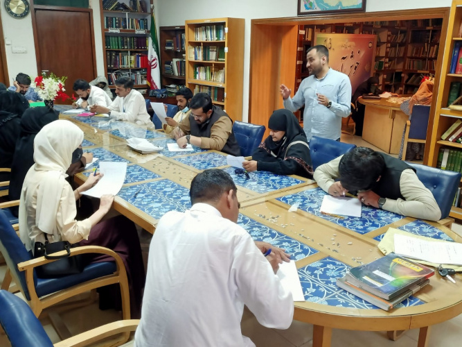 آزمون پایان دوره آموزش زبان فارسی در لاهور برگزار شد