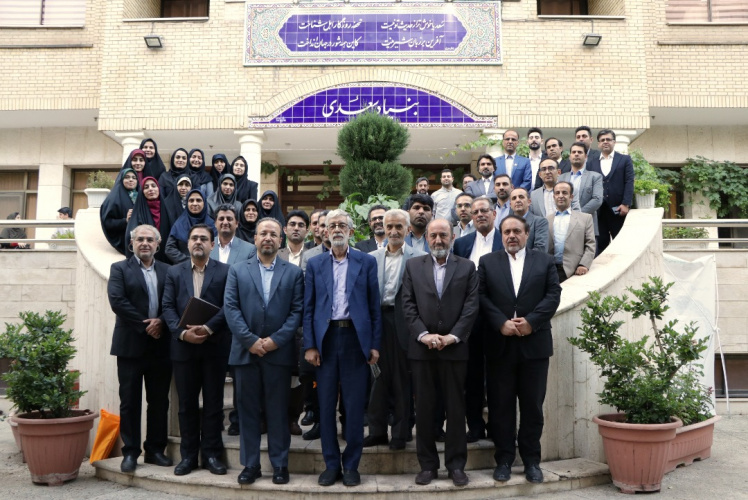 نیازمند یکپارچه‌سازی آموزش زبان فارسی هستیم