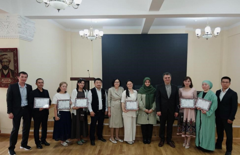 اختتامیه نخستین دوره آموزش زبان فارسی در فرهنگستان علوم قزاقستان برگزار شد