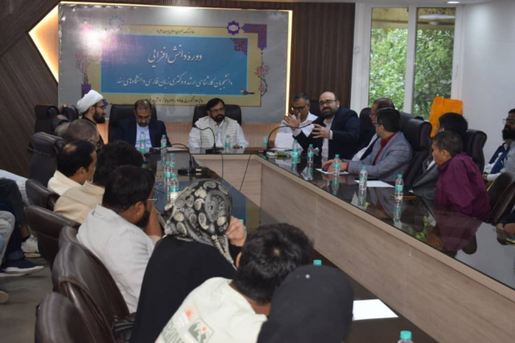 گزارش تصویری از دوره دانش‌افزایی زبان فارسی در هند