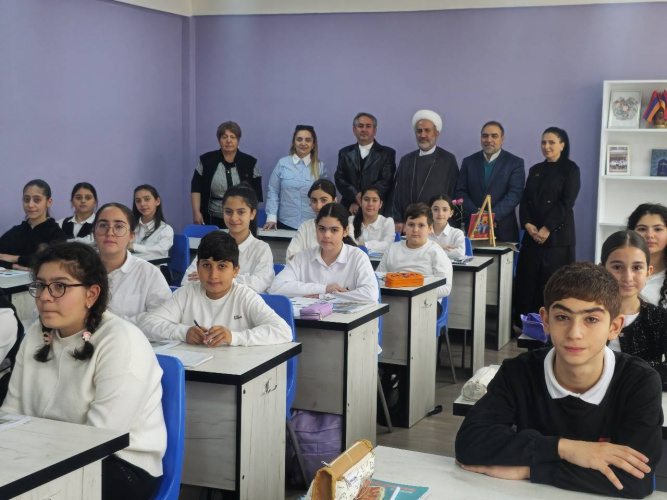 هیئت پارلمانی ایران از مدرسه «دویست» ایروان بازدید کرد