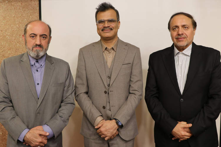 زبان فارسی بخشی از هویت فرهنگی هند به شمار می رود