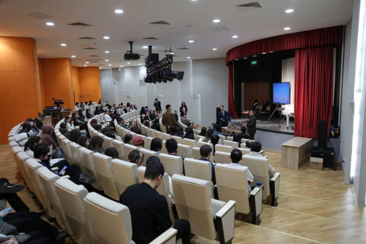بزرگداشت سعدی در قزاقستان برگزار شد / ترویج زبان فارسی در دانشگاه نظربایف
