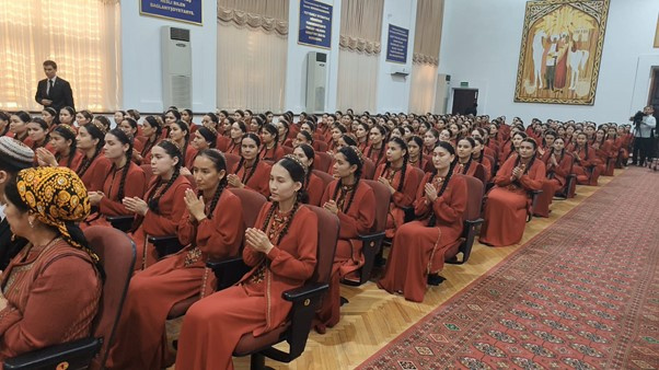 بزرگداشت حکیم ابوالقاسم فردوسی و پاسداشت روز زبان فارسی در ترکمنستان برگزار شد