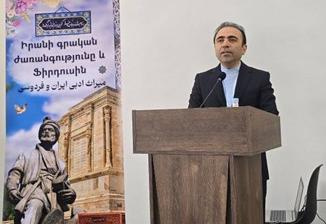 زبان فارسی ستون هویت فرهنگی ایران و منطقه است