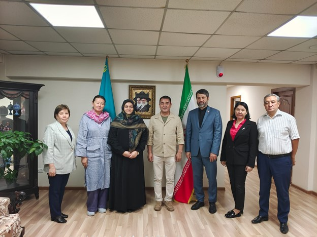 هم‌اندیشی برای توسعه زبان فارسی و ایران‌شناسی در قزاقستان برگزار شد