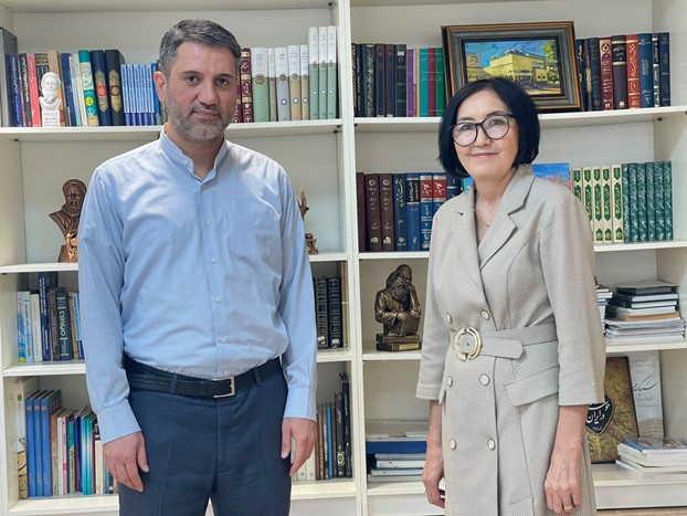 زبان فارسی در قزاقستان؛ بررسی شیوه‌های نوین آموزش